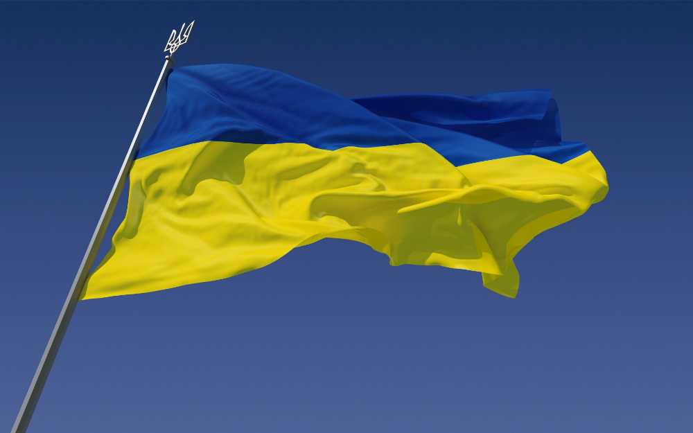 «Це неправда», – волинський владика заперечив зневагу священиком українського прапора
