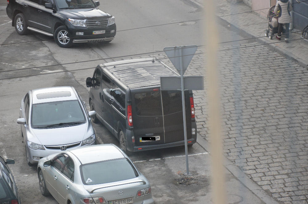 Що робили буси з бійцями «Варти порядку» на парковці біля міськради? – Григоренко