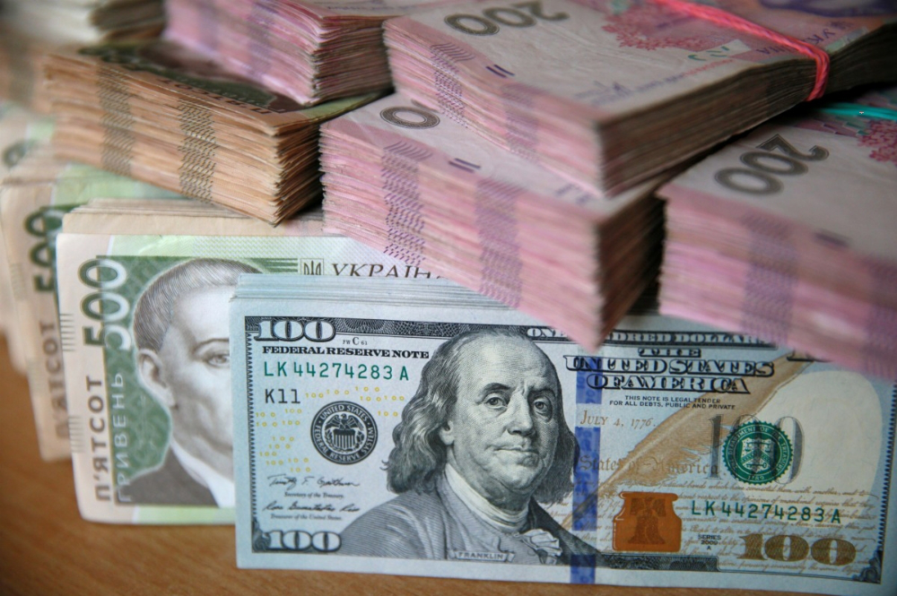 Чи буде в Україні долар за 64 гривні