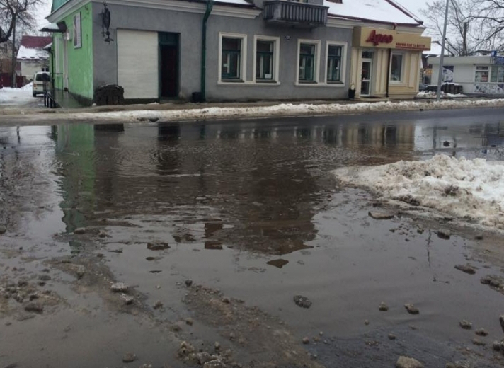 У Володимирі відремонтовані «Амілою» дороги «пішли під воду» (фото)