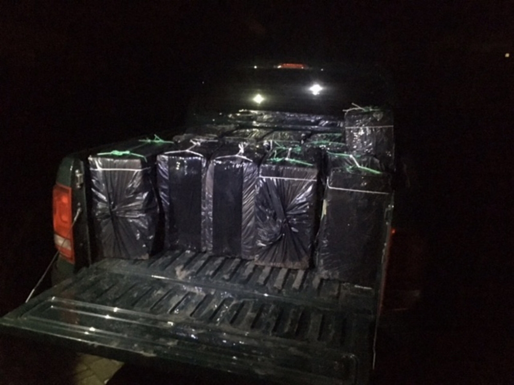 На Волині затримали джип з 20 ящиками контрабандних сигарет (фото, відео)