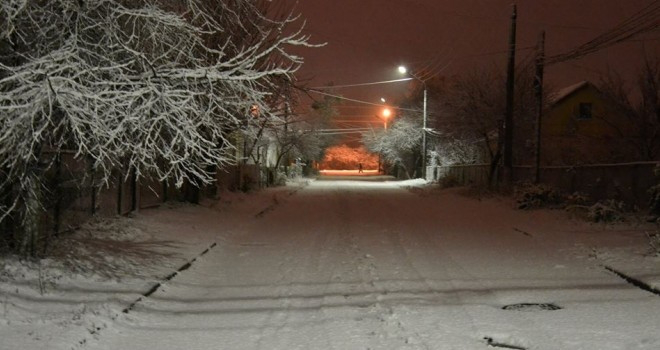 У Луцьку борються зі снігом: комунальники працюватимуть всю ніч 