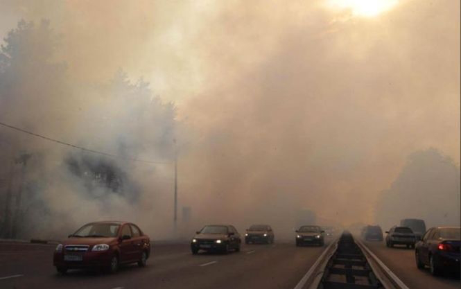 На Волині густий дим паралізував рух на міжнародній трасі 