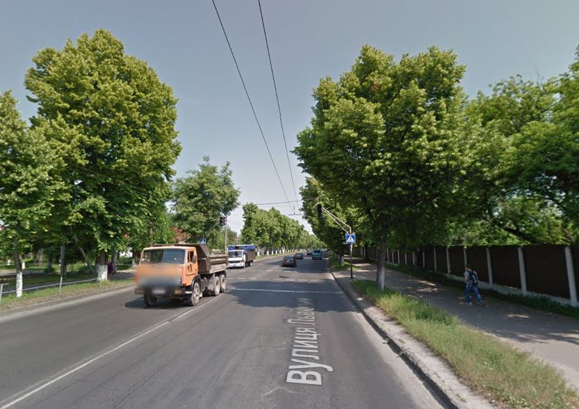Жителі Львівської у Луцьку вимагають об'їзну дорогу для вантажівок