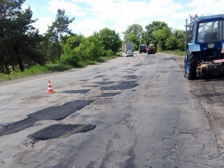 «В Україні ліквідовано майже 60 % ям на дорогах», - Гройсман