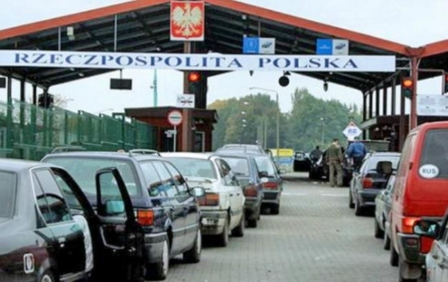 На українсько-польському кордоні в черзі застрягли сотні  автомобілів