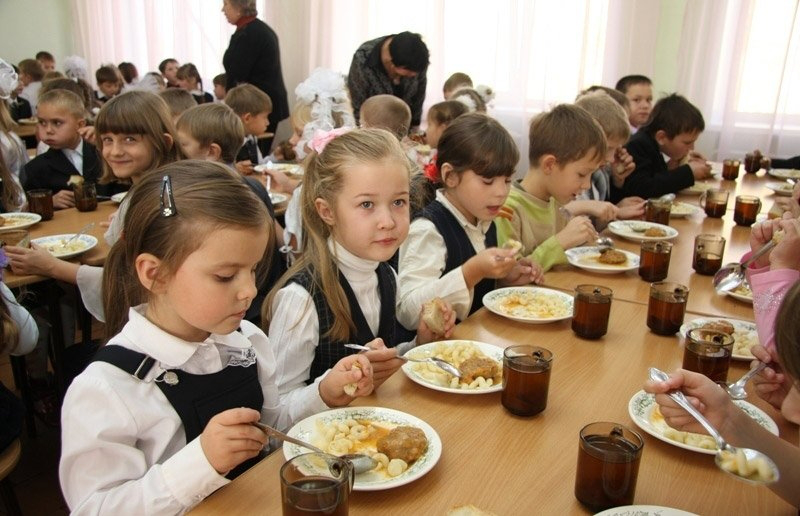 У Луцьку підприємству тимчасово знизили оренду на шкільну їдальню 