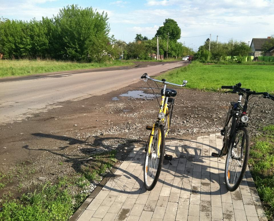 У мережі висміяли недобудовану велодоріжку на Волині (фото)