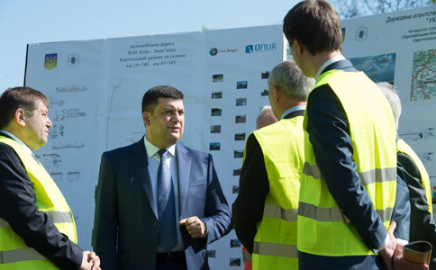 Гройсман анонсував масштабний ремонт українських доріг 