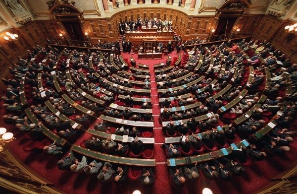 Парламент Франції пропонує зняти санкції проти Росії