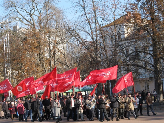 В Україні заборонили символіку лівої партії