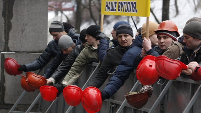 Гірники Нововолинської шахти протестують під ДП ”Волиньвугілля”