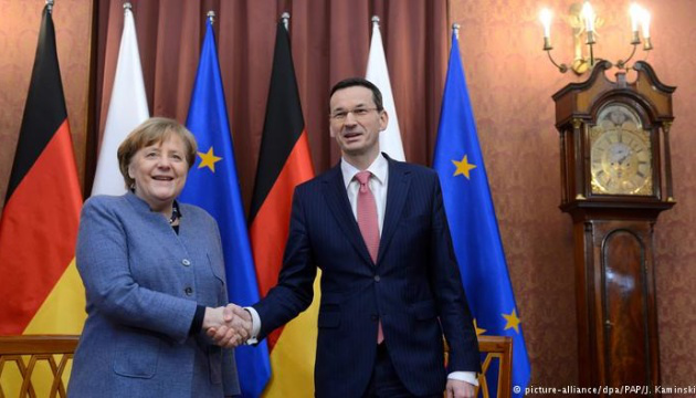 «Закликаємо Росію дотримуватися норм міжнародного права», - Меркель і Моравецький
