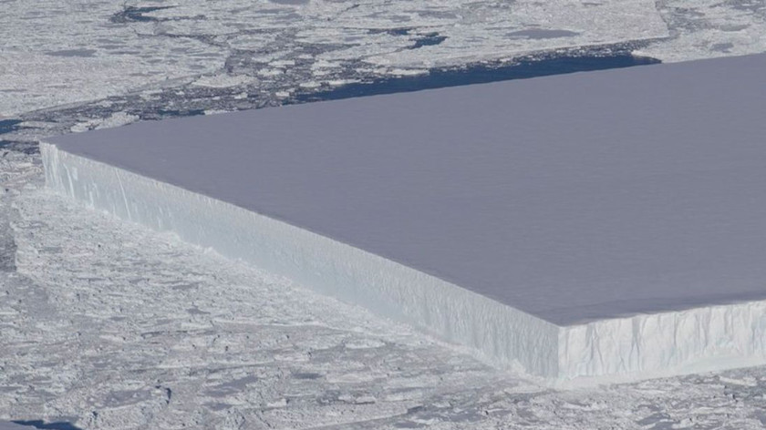 NASA оприюднило кадри появи прямокутного айсберга
