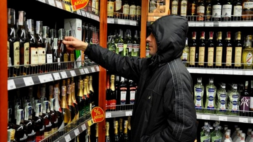 У Володимирі злодій виносив із супермаркетів елітний алкоголь