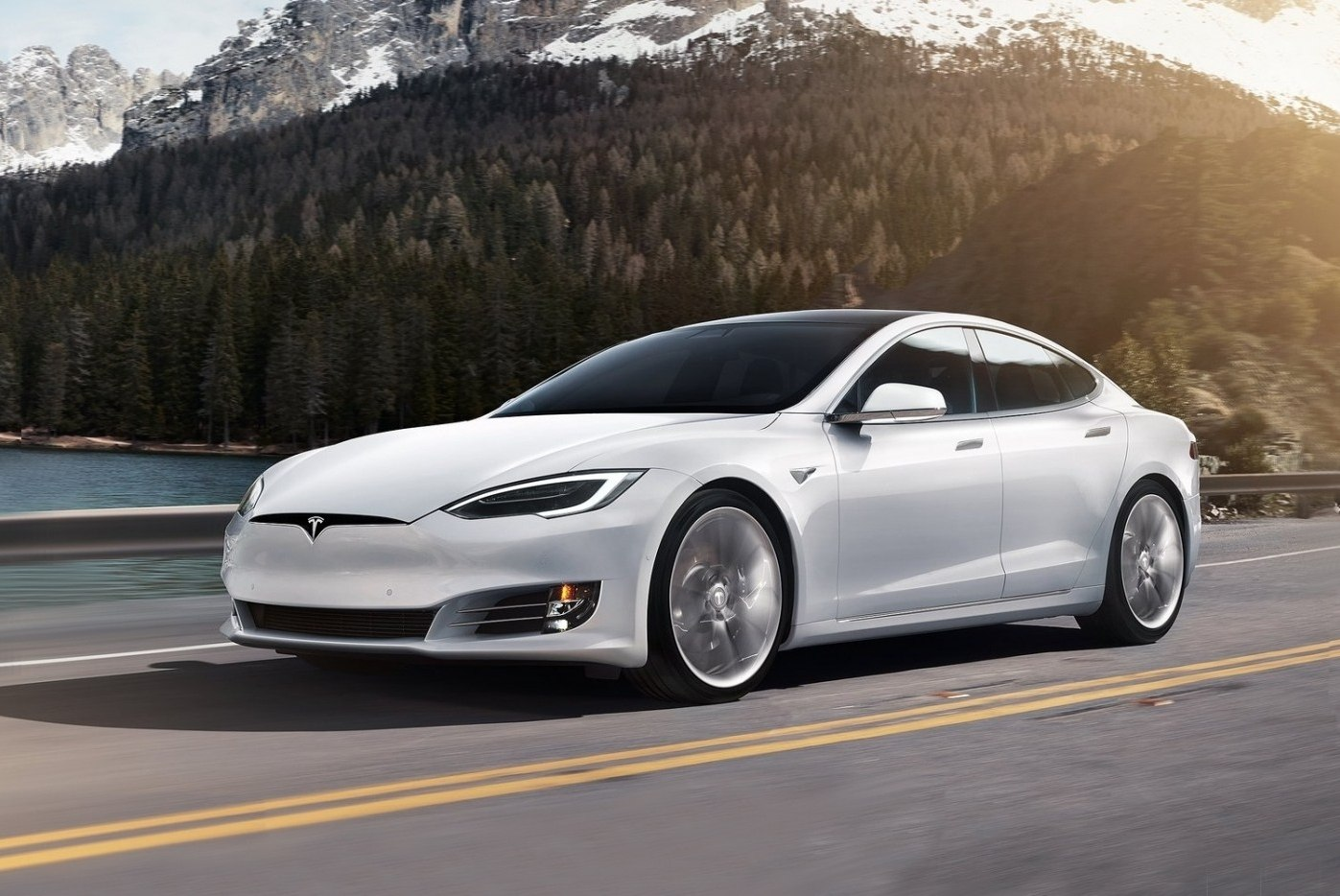 Tesla знизила ціни на всі свої авто