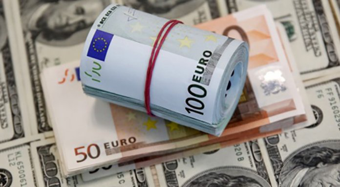 Були зайві: в «Ягодині» чоловік віддав 6 тисяч євро
