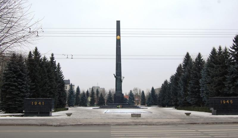 У Луцьку можуть демонтувати 40-метровий обеліск на меморіалі
