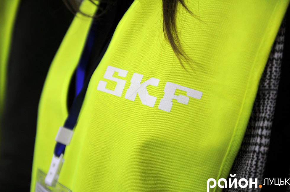 Луцькі школяри побачили, як виготовляють підшипники на «SKF»