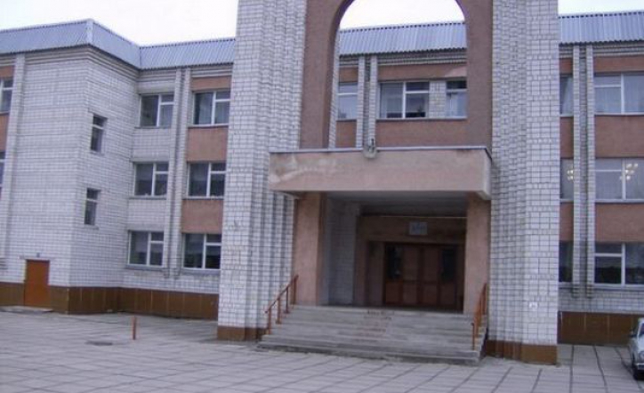 Завучку львівської школи, яка залишила учня на кордоні, звільнили