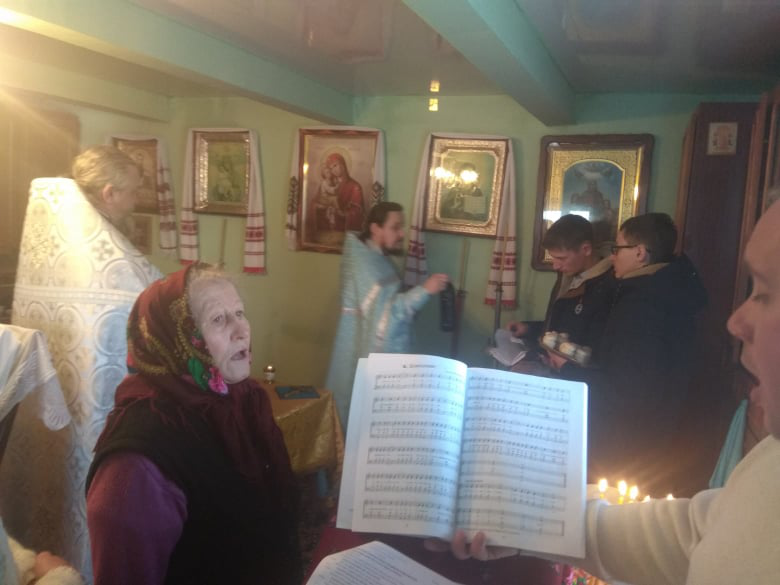 В Озерянах віряни УПЦ (МП) моляться в будинку священика (фото)