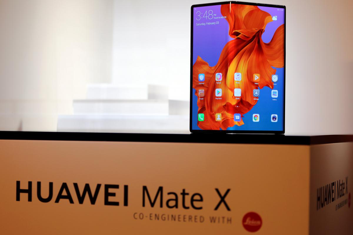 Huawei представила складаний смартфон Mate X (відео)