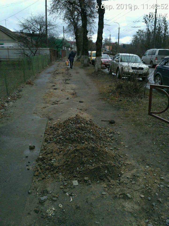 Не прибрали за електриками: у Луцьку дорожніх підрядників покарають за «халтуру» (фото)