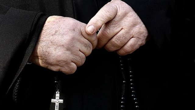 Розбиті голови та викручені пальці: на Волині священик напав на жінок