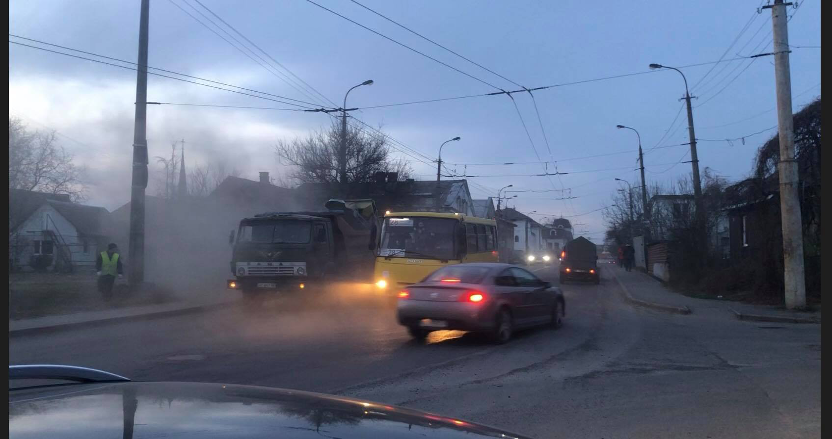 Пил – стовпом: як у Луцьку чистять вулиці (відео)
