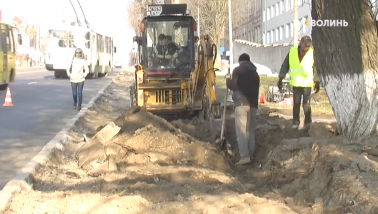 У Луцьку знову ремонтують міст на Ковельській (відео)