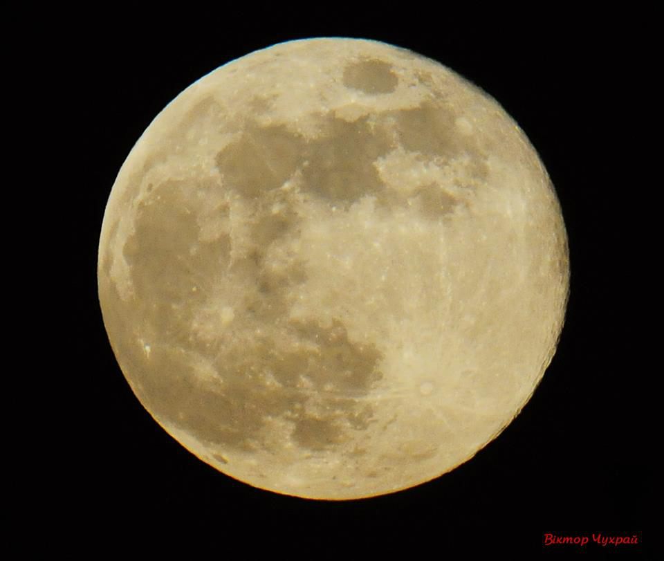 Волинський фотохудожник зазнімкував панну Астрономію і Місяць