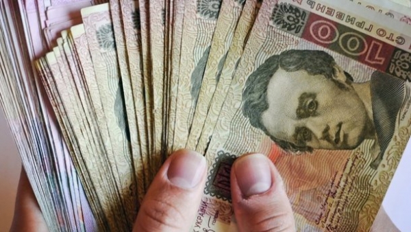 У березні середня зарплата в Україні в 2,5 раза перевищила мінімальну