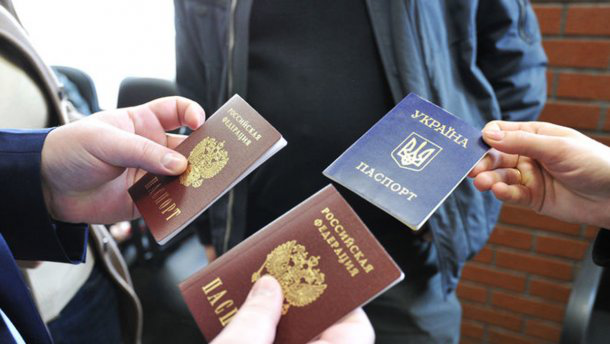 Українців, які отримали російські паспорти, можуть позбавити соцвиплат