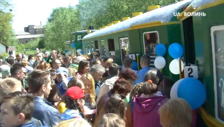 У Луцьку запрацювала дитяча залізниця (відео)