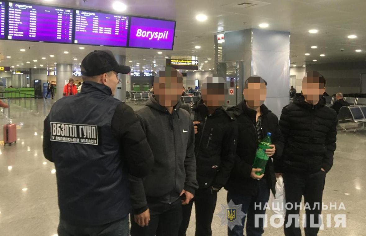 Волинська поліція депортувала шістьох нелегалів з Росії та В'єтнаму