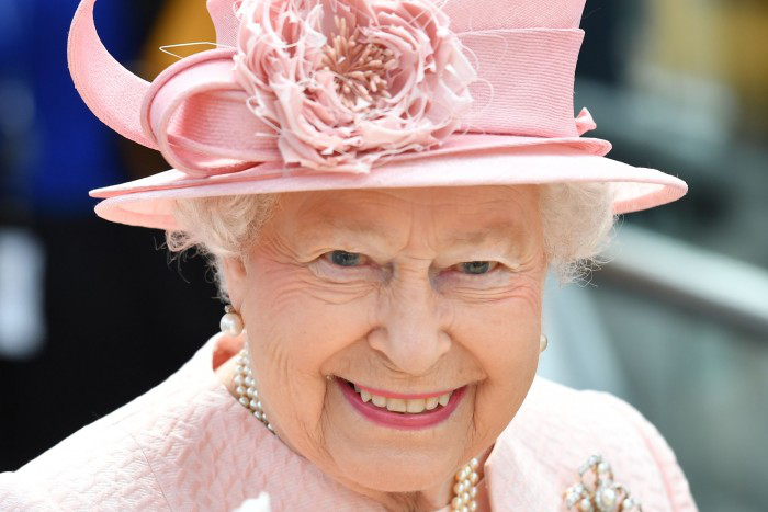£30 тисяч і безкоштовні обіди: королева Британії шукає SMM-менеджера