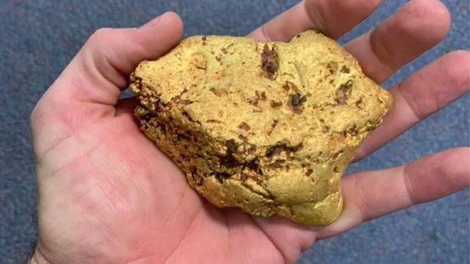 Австралієць знайшов 1,4-кілограмовий шматок золота
