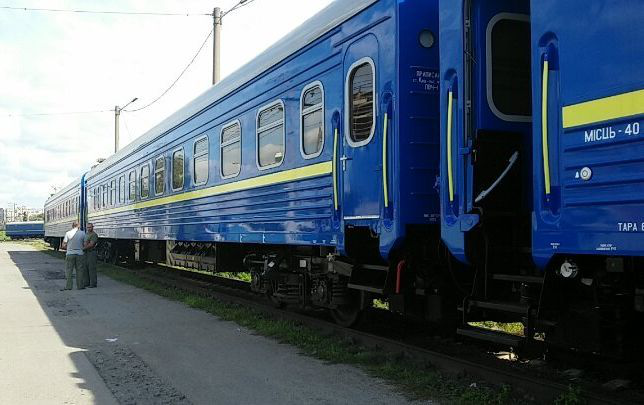 На літній період «Укрзалізниця» призначила 18 додаткових потягів