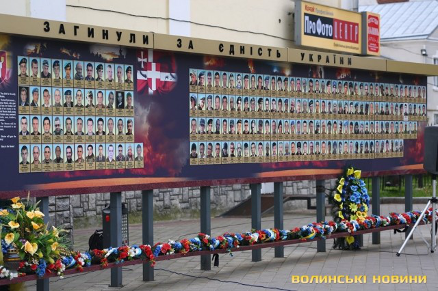 Лучани вшанували пам'ять бійців, загиблих під Волновахою (відео)