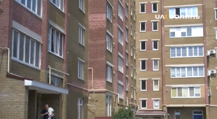 У Луцьку пенсіонерка випала з вікна четвертого поверху (відео)