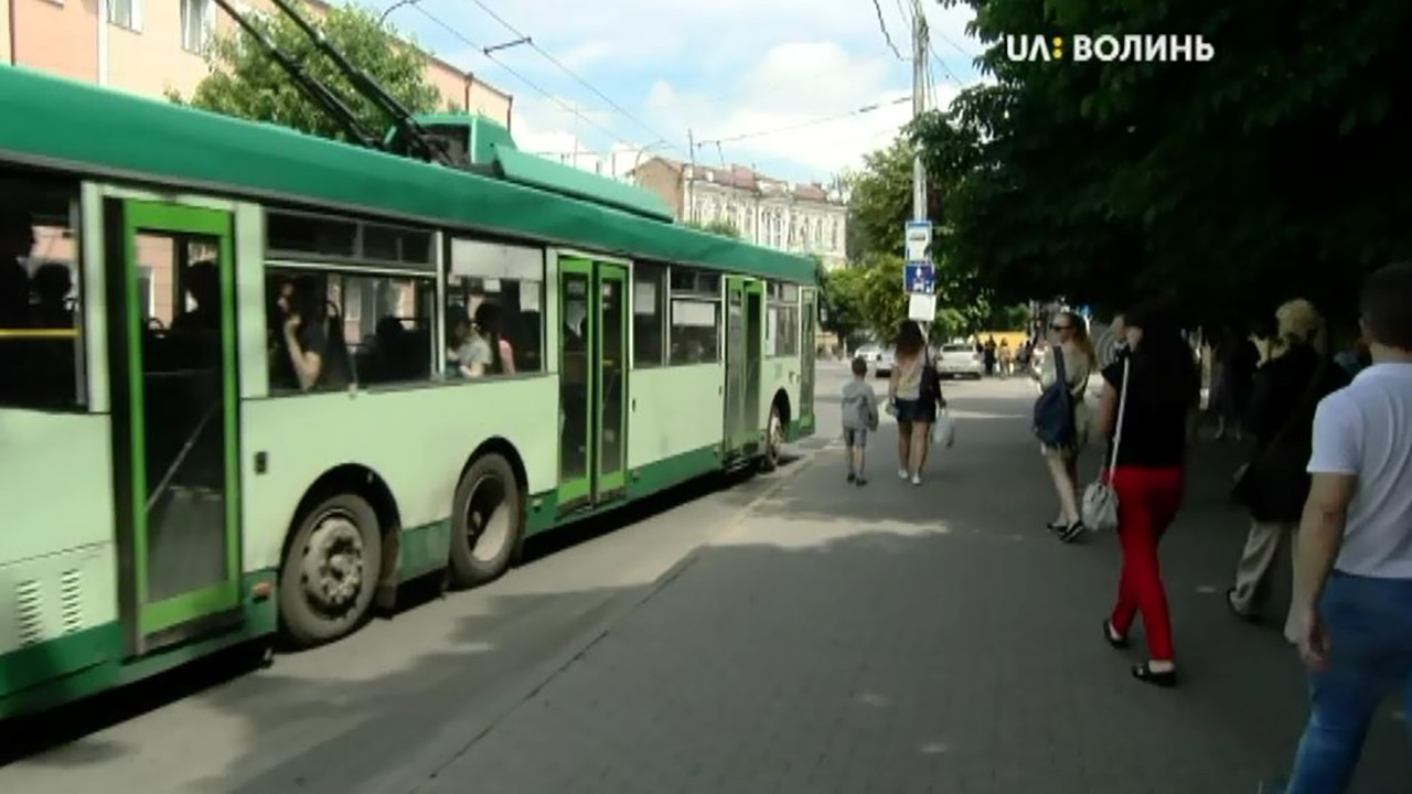 Волинські студенти збираються судитися за пільговий проїзд у маршрутках (відео)