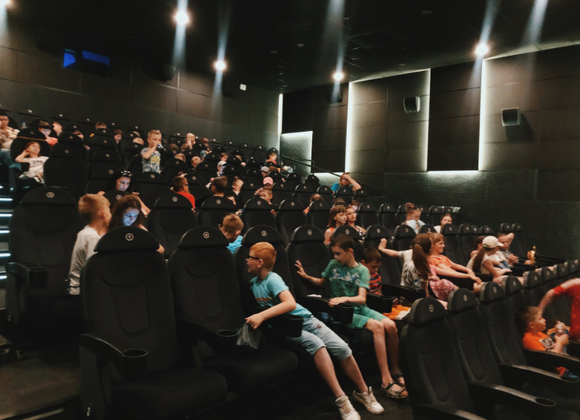 У кінотеатрі «Променя» показали мультфільм для 200 дітей*