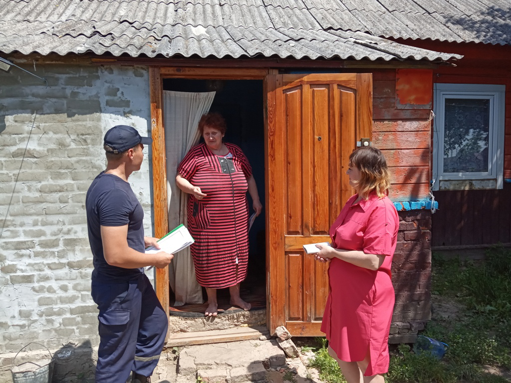 Волинським селянам пояснили, як вберегти домівки від пожеж (фото)