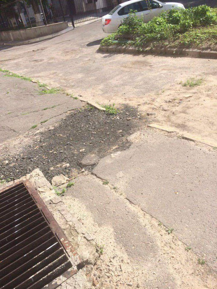 У Луцьку після заміни каналізаційної труби не відновили асфальт