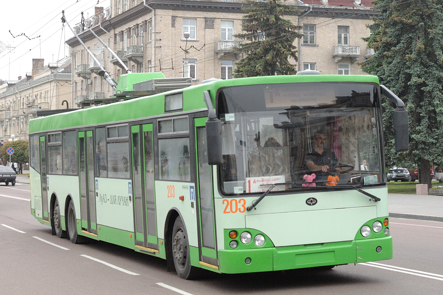 Сказали, чому у Луцьку змінили схему руху двох тролейбусів
