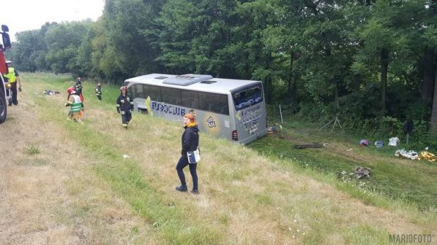 Перекинутий автобус з українцями в Польщі: водій заснув