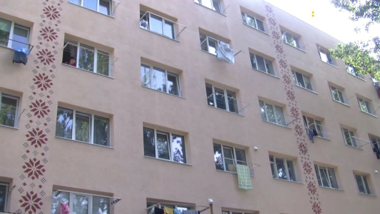 11-місячну дитину, яка випала з вікна у Луцьку, перевели у стаціонар (відео)