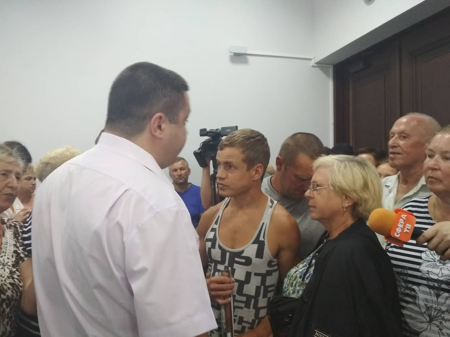 У Луцькраді підприємці з ринку «Привіз» змушують депутатів працювати (фото, відео)
