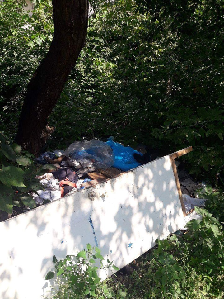 Складав сміття роками: у Луцьку покарали мешканця-бруднулю