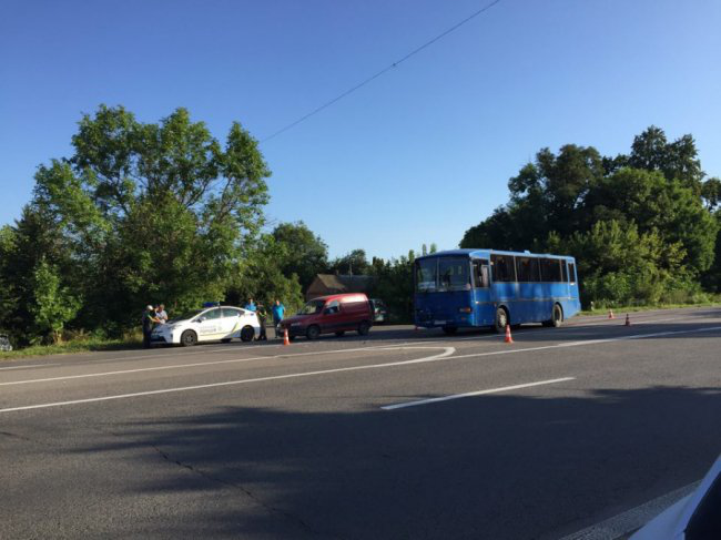 Біля Луцька автобус зіткнувся із легковиком (фото)
